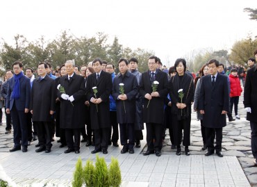 김종인비상대책위원장과 비상대책위원 봉하마을 방문